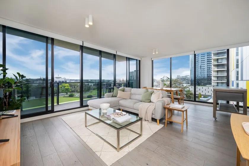 Skyline Serenity with Rooftop Pool - Image 1