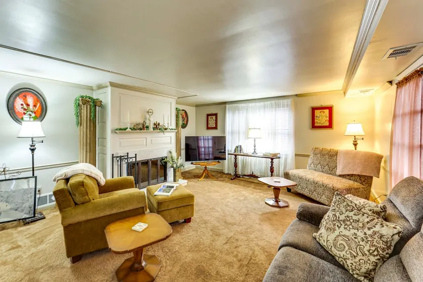 Walk to Shops & Eats: Apt in Downtown Elizabeth - Image 1