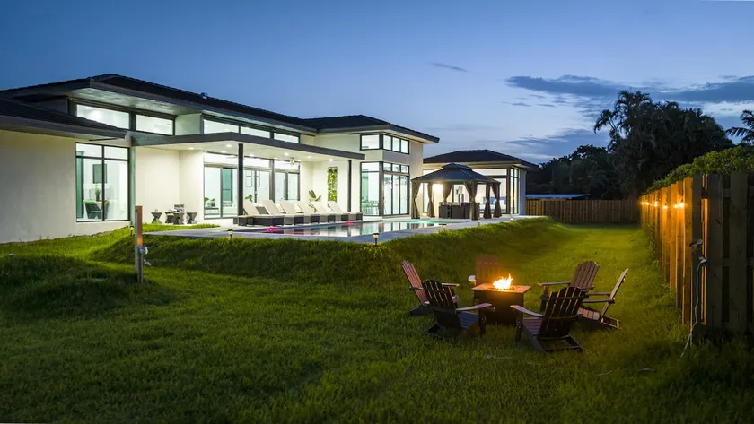 2022 Mansion 7000 sf 8 Adults and 4 kids - Image 1