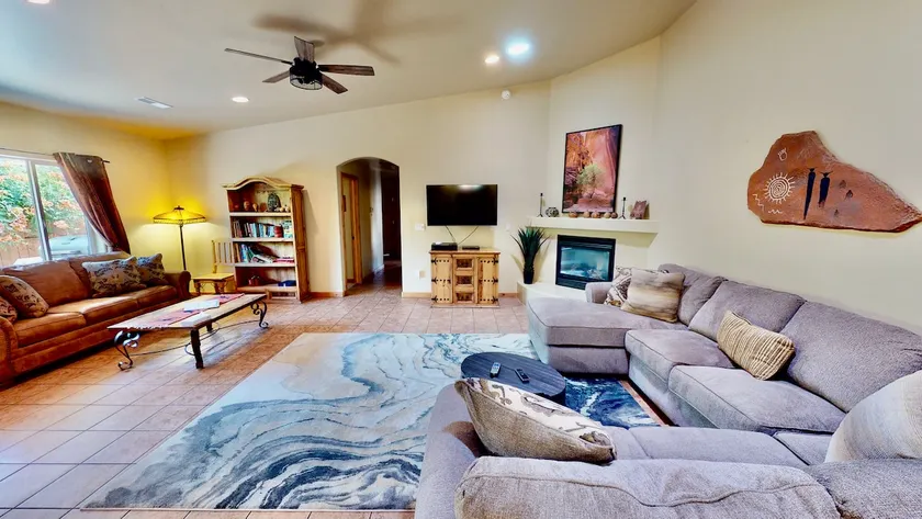 Downtown Moab 3-Bedroom Townhome, 2-Car Garage, piscina interna riscaldata, barbecue Patio - Image 1