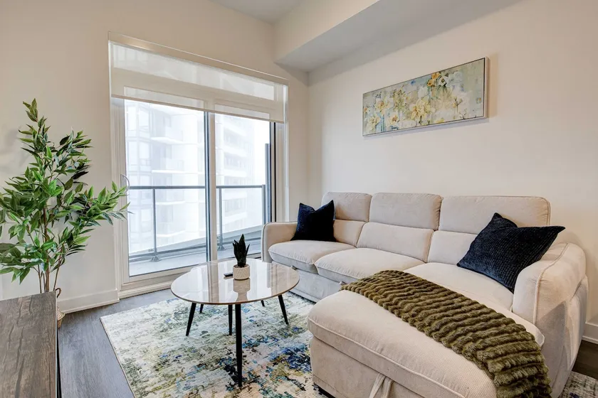 Stylish Skyview Condo in Kitchener Downtown - Image 1