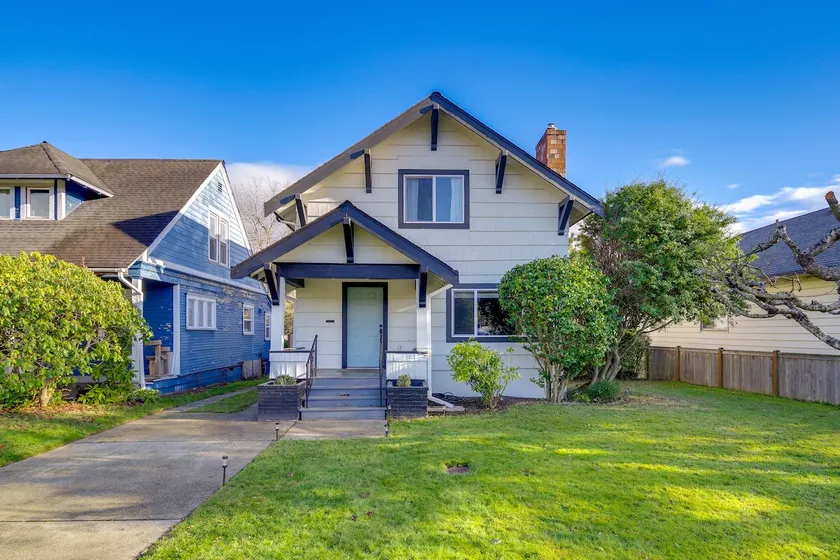 1 Mi to Historic Dtwn: Dog-friendly Everett Home! - Image 1