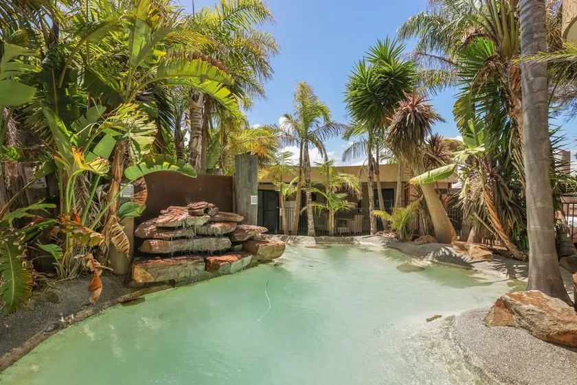 Island Paradise - Image 1