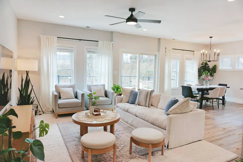 Cozy Cottage in the Heart of Huntersville - Image 1