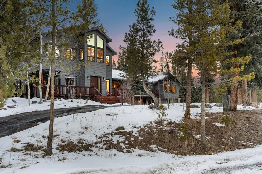 2 mile to Gondola|Hot Tub|Sauna|Fam Friendly - Image 1