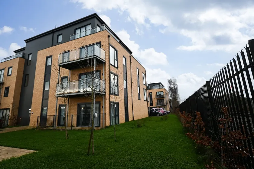 2BR Apartment Near Outlet & Station with Lift - Image 1