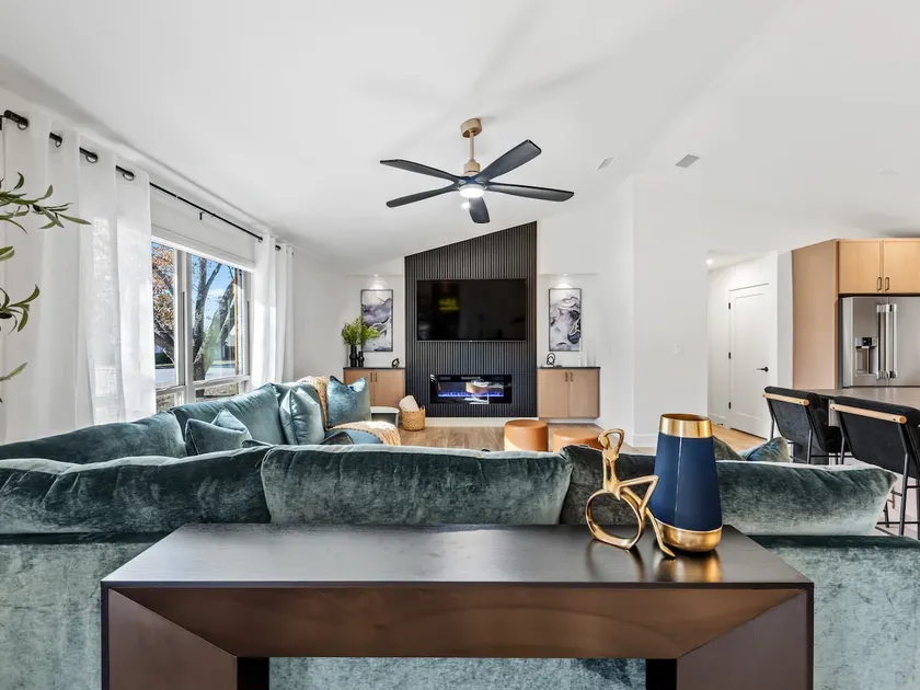 Amelias Corner Hot Tub Ultimate Game Room - Image 1