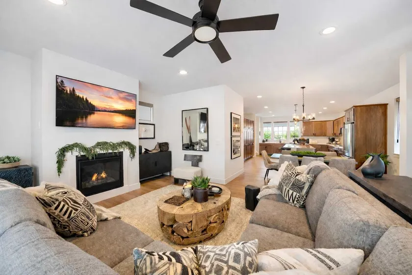 Modern retreat with panoramic Bridger Range views - Image 1