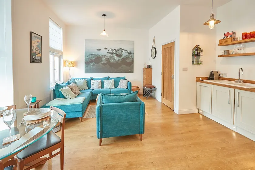Saltburn Centre 3-Bed 3-Bath Apartment - Image 1