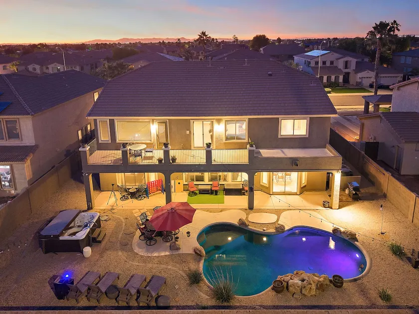 Sleeps 14 Pool Fire Pit Billiards EV Plug - Image 1