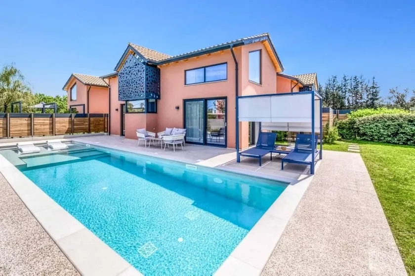 Villa Water by Villa Plus - Image 1