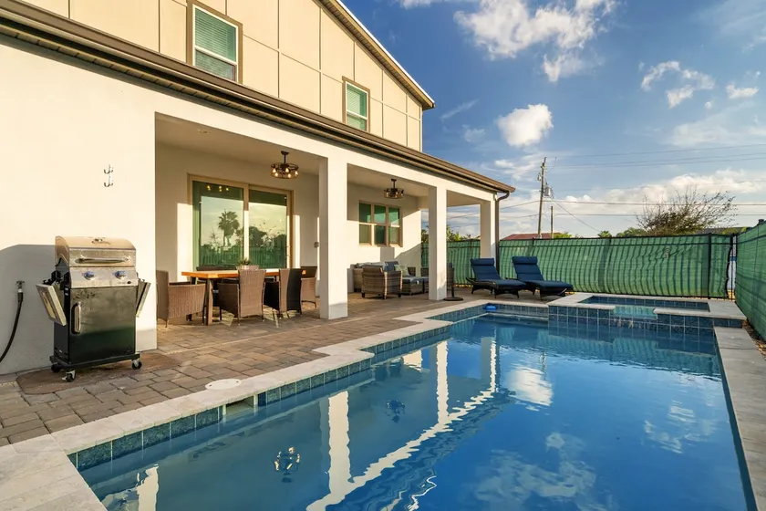 Luxury 6BR house w/ Pool & BBQ Near the Beach - Image 1