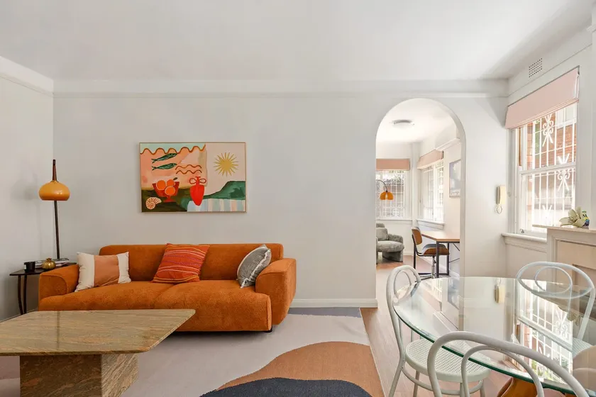 Elegant Art Deco 2BR Apartment in Prime Rose Bay - Image 1