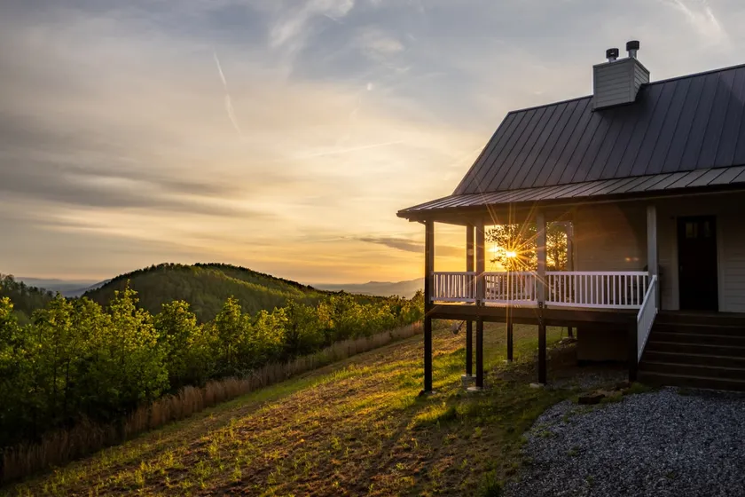 Mountain Top Escape w/ Hot Tub, Fireplace & Views - Image 1