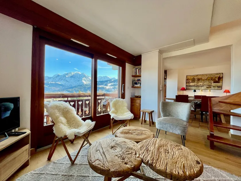 Stay in the mountains with stunning views - Image 1
