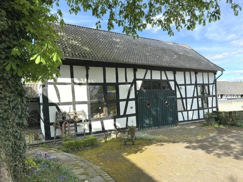 Historic barn with hot tub - Image 1