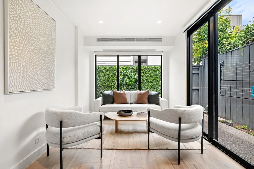 Stylish 3-Bed Home Near South Melbourne Market - Image 1