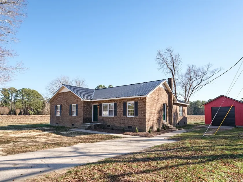 The Green Cardinal 4BR2BA Sleeps up to 7 - Image 1