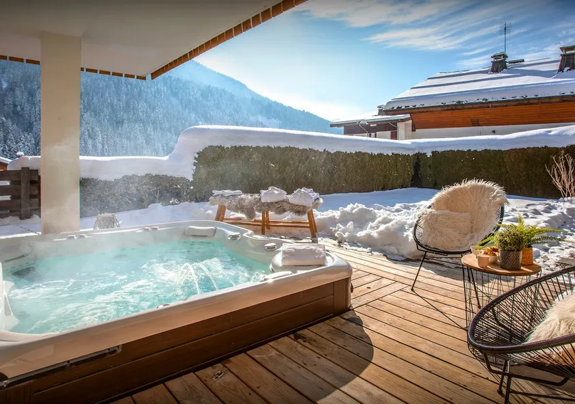 Unique alpine stay for 13 with spa - Image 1