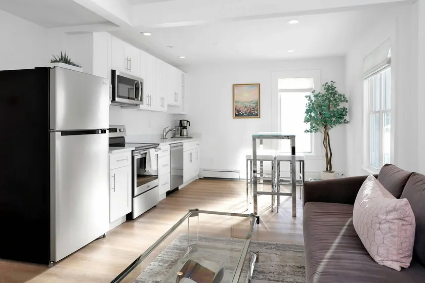 Stylish 3BR/2BA Retreat #3, Harbor Point – Walk - Image 1
