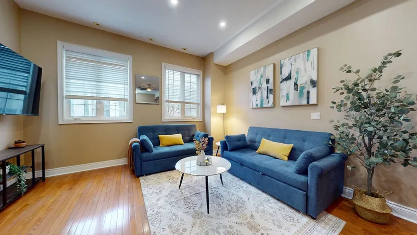 Modern & Spacious Midtown Toronto Family Home - Image 1