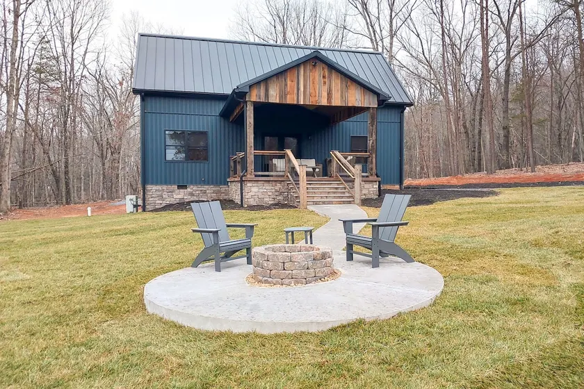 Serene Couple's Getaway w/ Mtn Views in Bedford! - Image 1