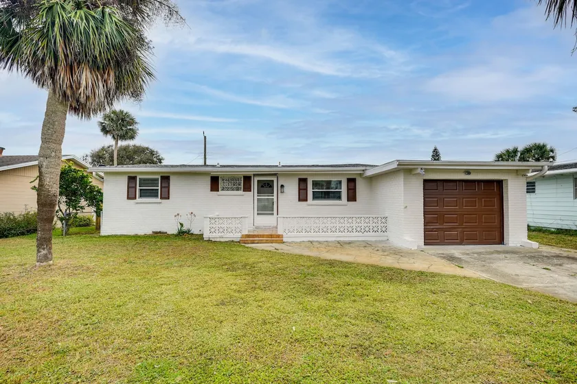 Walk to Romano Beachfront Park: Airy Home w/ Yard - Image 1