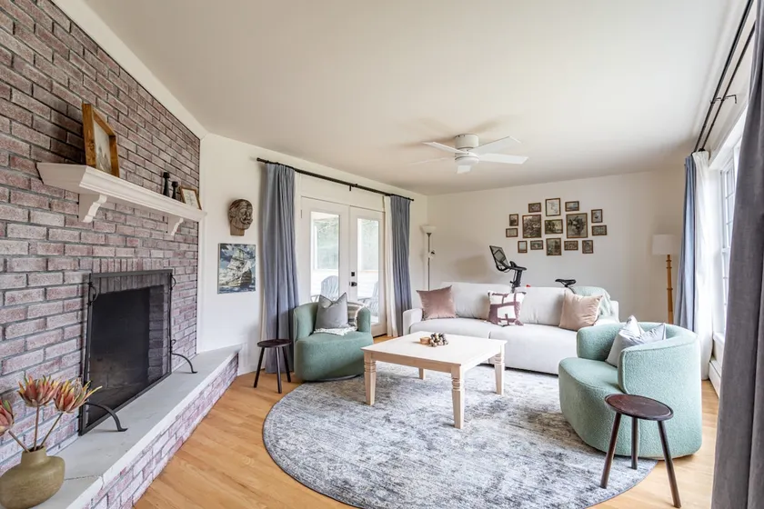 NEW: Chic Family Home in Boutique Town - Image 1