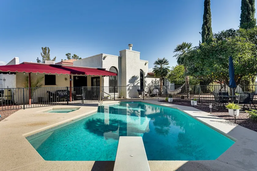 7 Mi to Sabino Canyon: Poolside Oasis w/ Mtn Views - Image 1