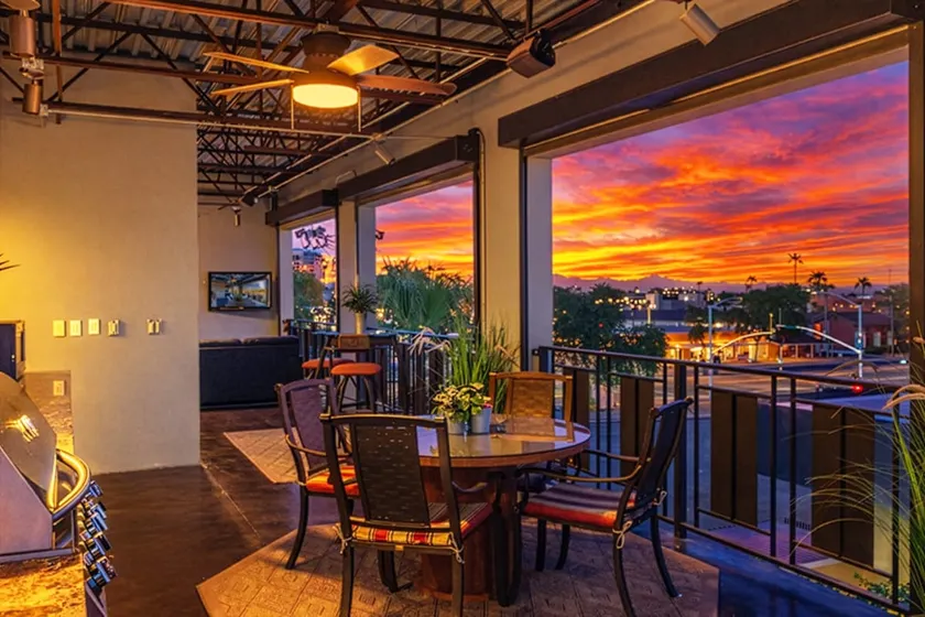 Vantage - Rooftop Patio - Heart of Old Town - Image 1