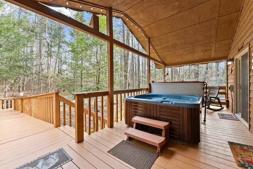Alpen Creek Hideaway Cabin with Private Trail - Image 1
