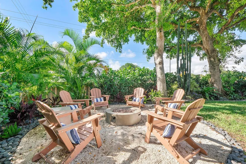 1.5 mi to Beach, Backyard Oasis, Hot Tub, Bikes - Image 1