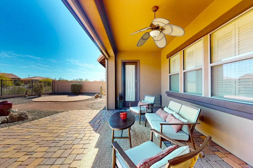 3BR single-level mountain view retreat with yard - Image 1