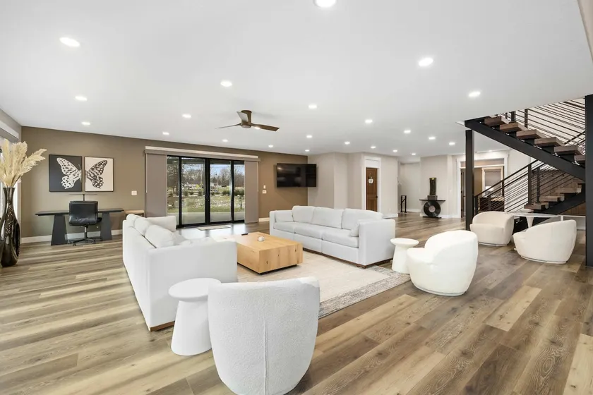 Luxury Lodge with River Views & Game Room - Image 1
