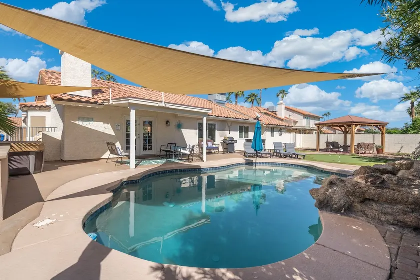 Modern 4BR Oasis with Pool Huge Yard&Putting Green - Image 1