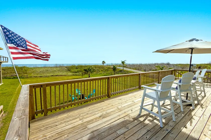 Beachfront Grand Isle Retreat | Sleeps 10 - Image 1