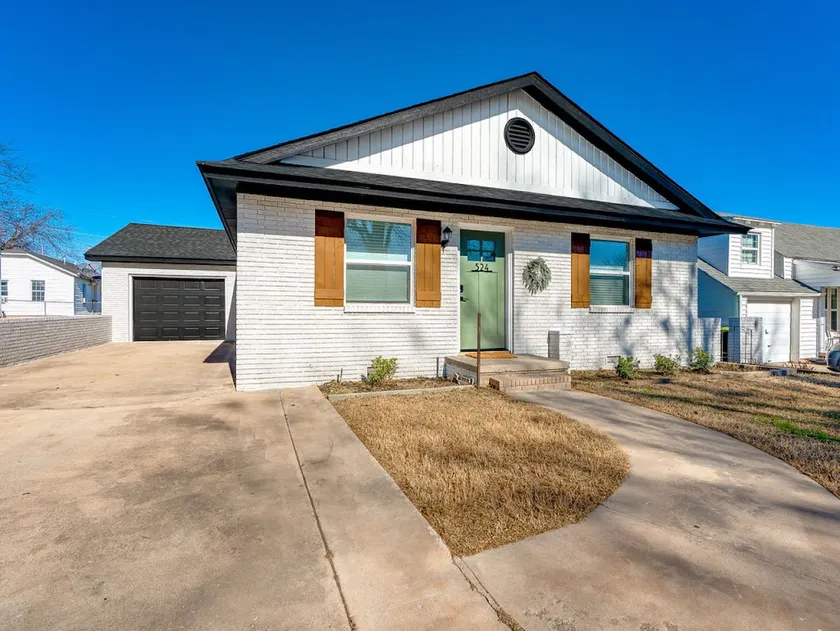 Green Door Cottage: Welcome Contractors - Image 1