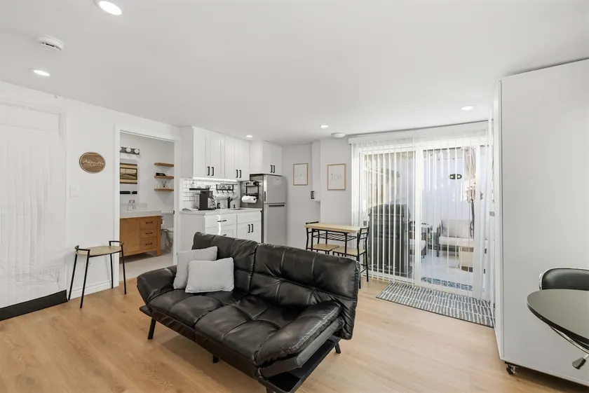 Stylish Guest Suite | Arcade, Patio, BBQ, Fire Pit - Image 1
