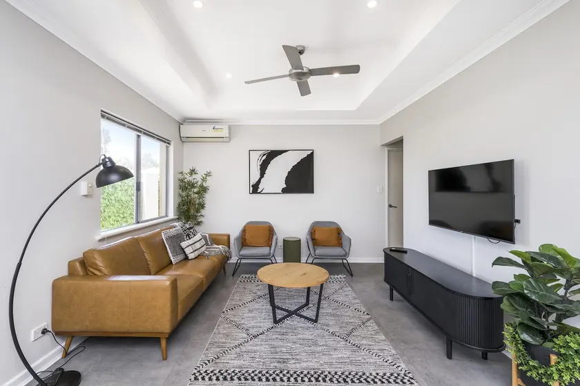 Luxury on Lewes - 3BR Free Wi-Fi - Image 1
