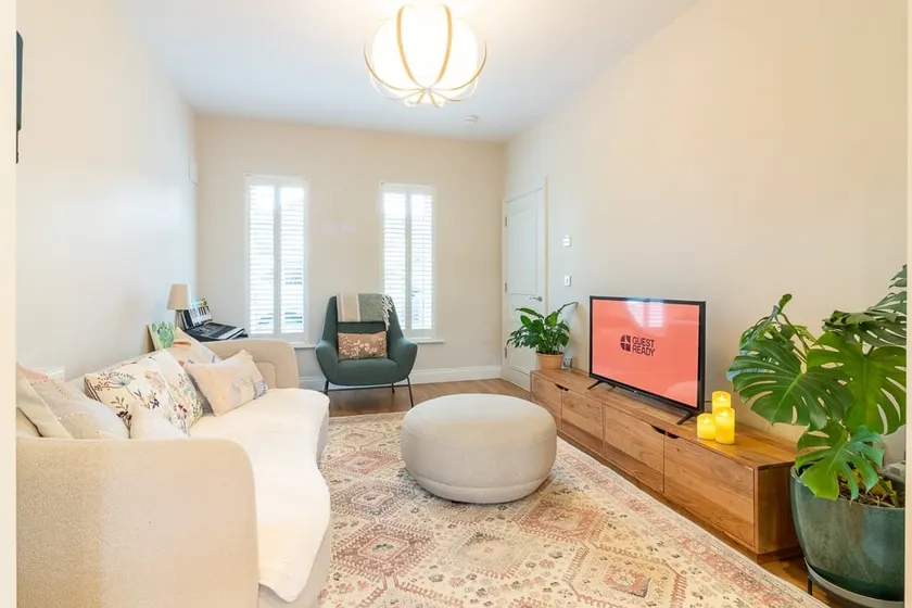 GuestReady Cozy Dublin Hideaway - Image 1