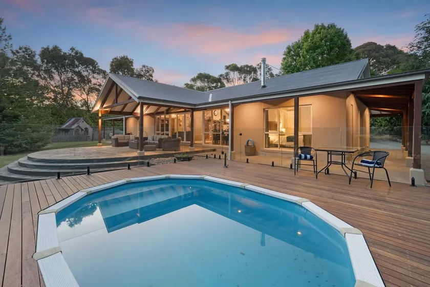 Yarrowood - Country Retreat near Lake Nillahcootie - Image 1