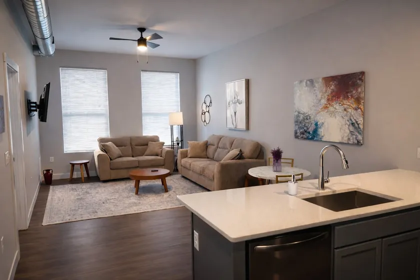 Prime Downtown Eau Claire 1BR | UWEC & Hospital - Image 1
