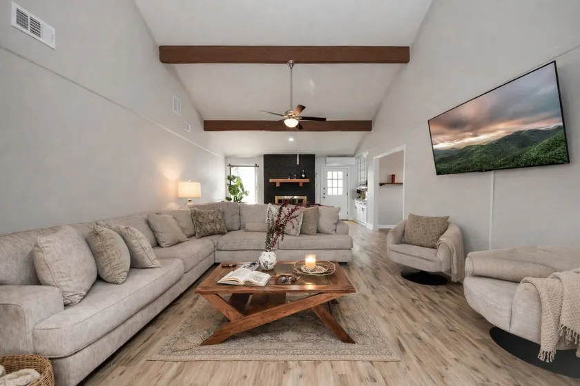 Creekhaven Getaway w/ Basketball Court | Sleeps 14 - Image 1