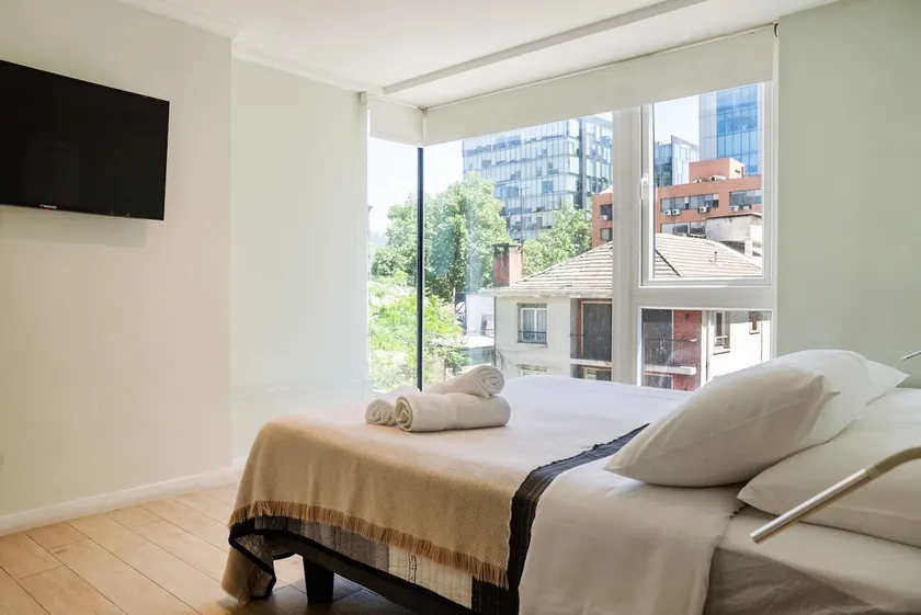 Upscale 2BR Flat: Views in Trendy Providencia - Image 1
