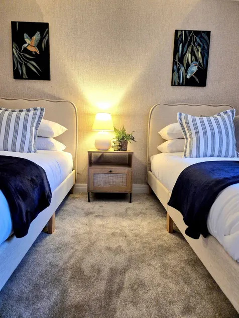 The Mitre, Cheltenham, Stylish, Sleeps 8, Parking, Central - Image 1