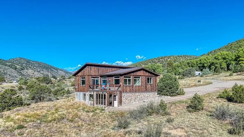 MonArk Chalet – Home in Salida - Image 1