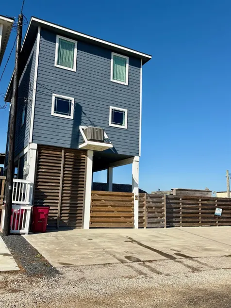 A real Catch, lighted fishing pier, swimming pool - Image 1