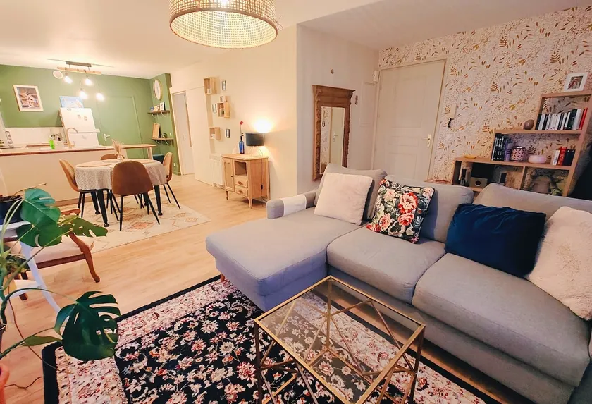 Quiet apartment for 2-4 people with private parking - Image 1