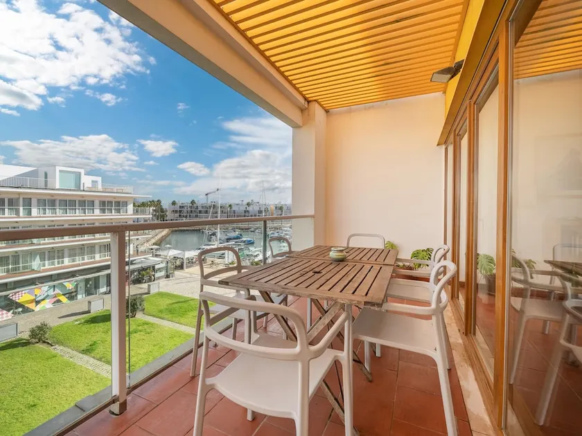 Appartamento al piano superiore con fantastiche viste sul porto turistico - Image 1
