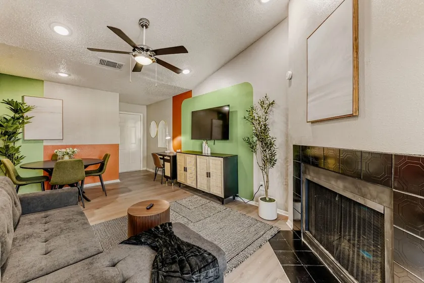 Stylish City Getaway 2B | Sleeps 6 | Pool, Prkg - Image 1